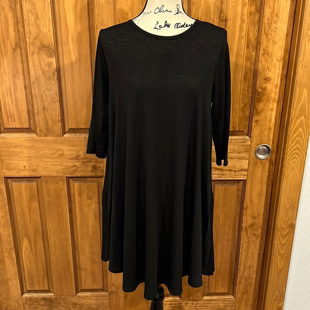L&B 3/4 sleeve black flutter dress w/ side pockets